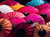 deštníky na typickém trhu (Vietnam, Dreamstime)